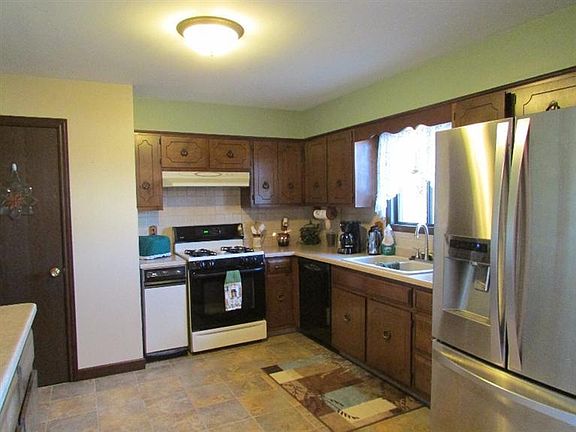 5th image of 3083 Woodbine St