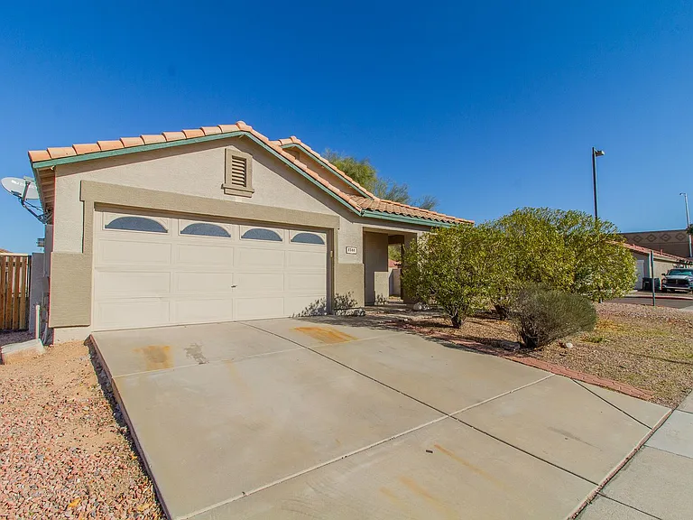 8566 E Desert Ln — Photo 2