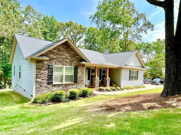 1055 Cove Cir, Anderson, SC 29626