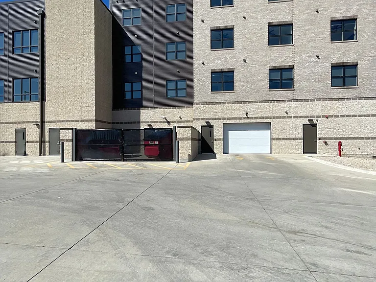 The Leo at the Hub Apartments — Photo 8
