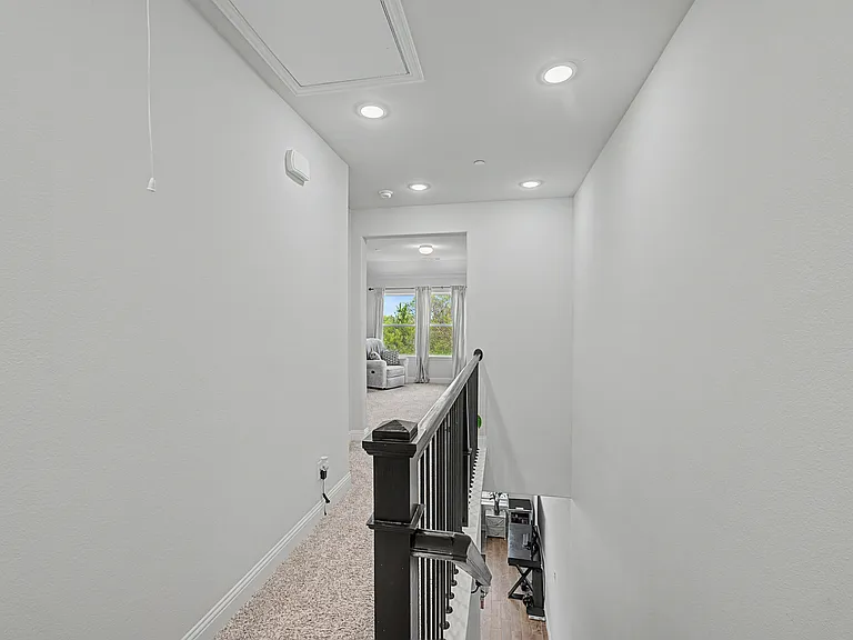 537 Hutchinson Ln — Photo 16