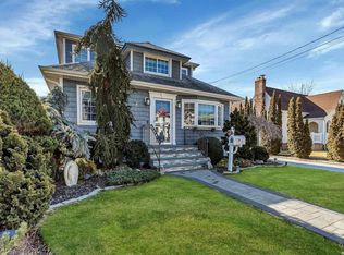 1772 Commonwealth Ave, Merrick, NY 11566