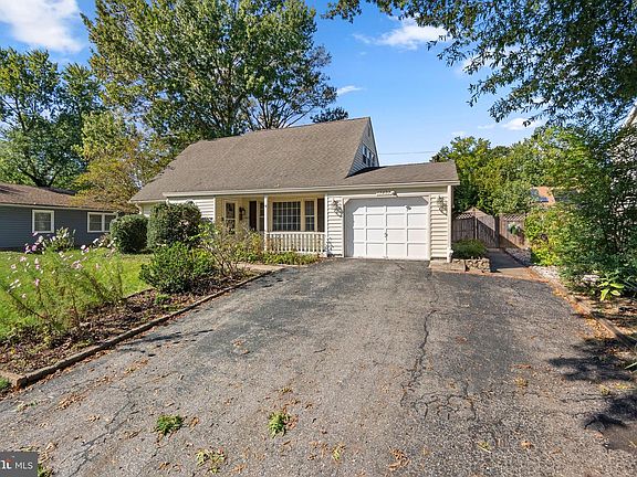 3rd image of 12422 Melling Ln