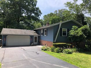 60 Walden Dr, Mountain Top, PA 18707