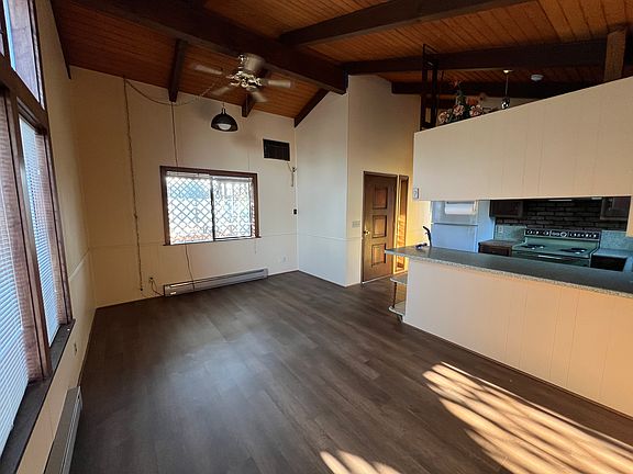 3rd image of 301 SE Sunny Dr