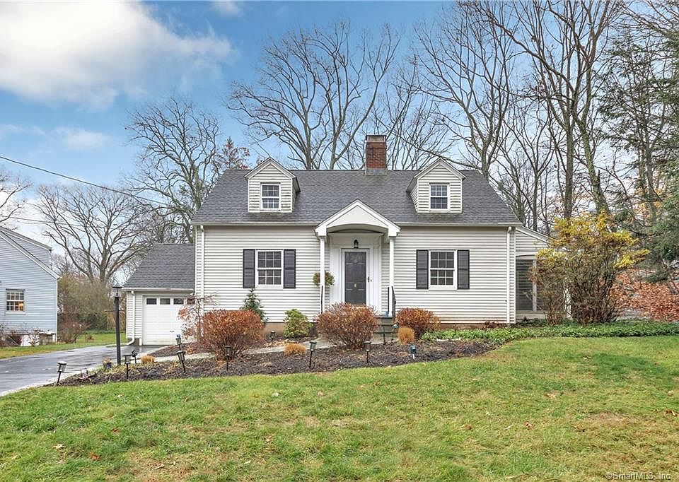 1st image of 8 N Forest Cir