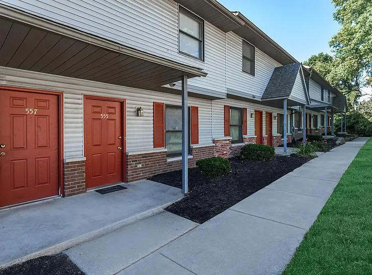 Hoosier Court Apartments — Photo 5