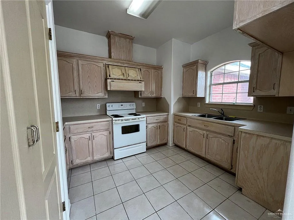 4 bed, 2.5 bath, 1489 sqft, $1,500 — Photo 3
