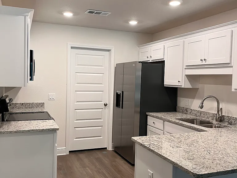 7240 & 7242 Pro Ln — Photo 4