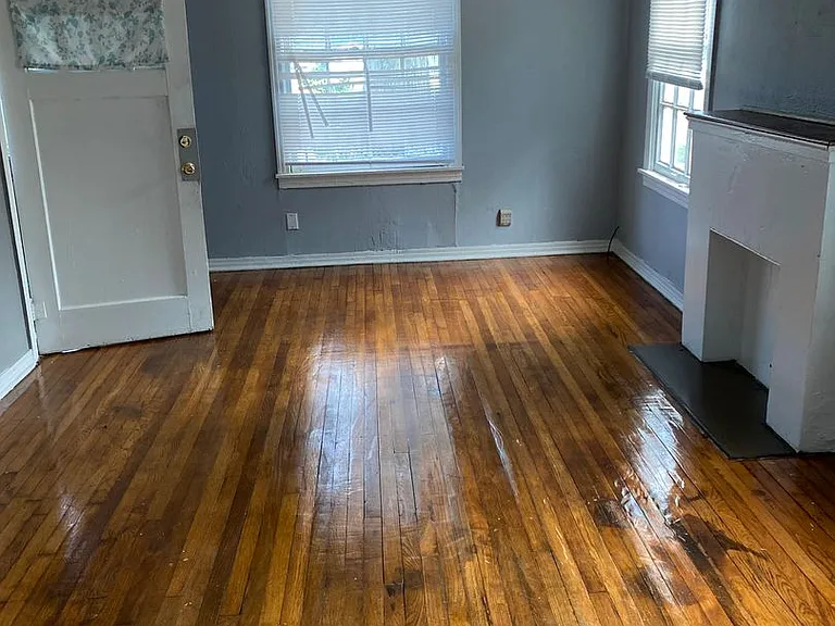 2714 Dupont St — Photo 2