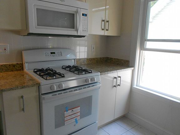 5th image of 63 Fairbanks St #2B