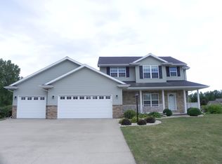 2027 Bracton Rd, Suamico, WI 54313