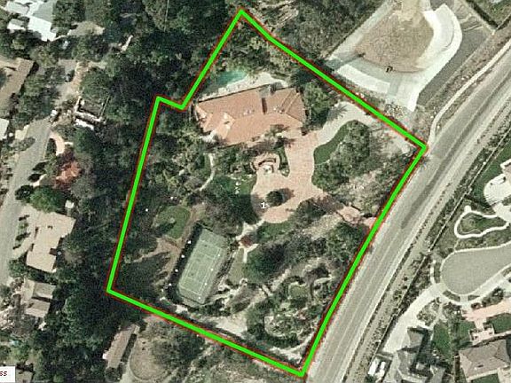 Birdseye view of Property
