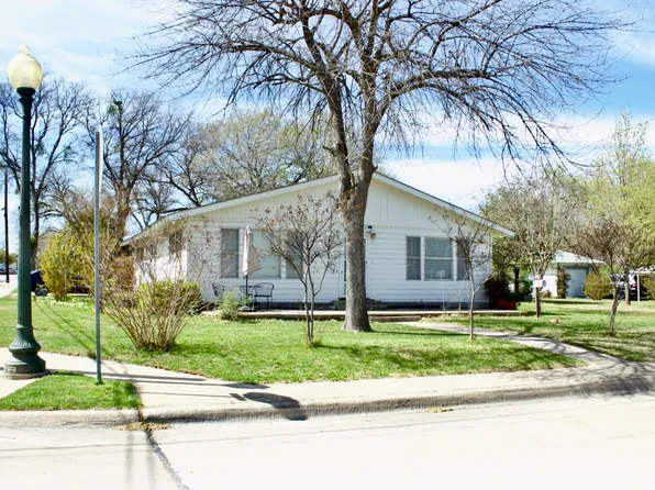 422 Smith St, Grapevine, TX 76051