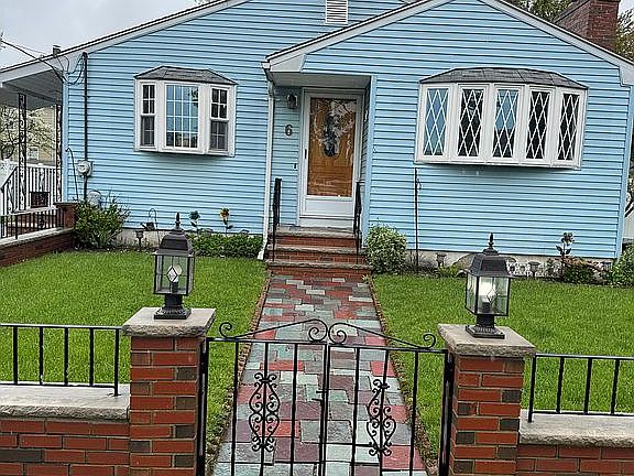3rd image of 6 Bradley Ave