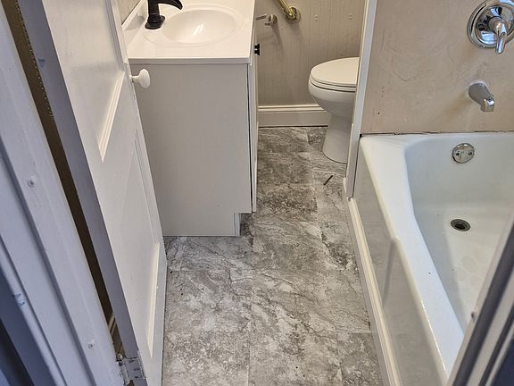 3rd image of 643 Toronto Ave