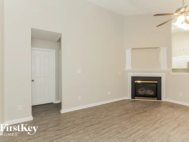 7307 Woodbourne Ln — Photo 5