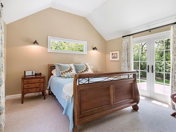 5th image of 812 Sauganash Dr