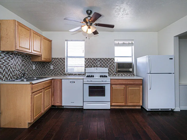 84 R St #2 — Photo 2