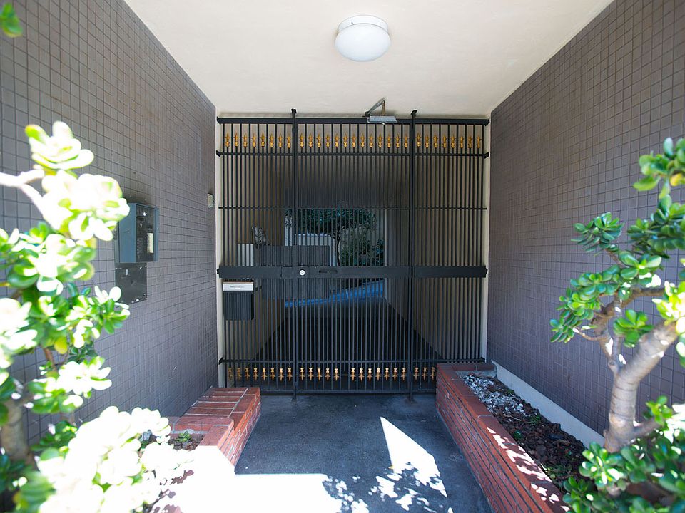Building Photo 3