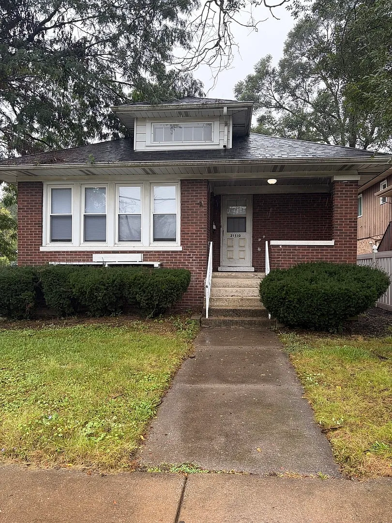 3 bed, 1025 sqft, $2,400 — Photo 1