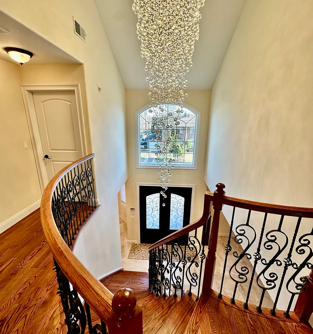 5 bed, 3299 sqft, $7,000 — Photo 2