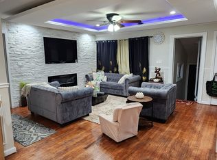 105 Forest Rd, Valley Stream, NY 11581