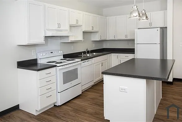 640 24th Ave NE — Photo 12