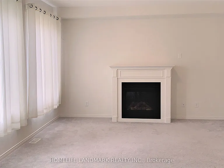 2356 Equestrian Cres — Photo 5