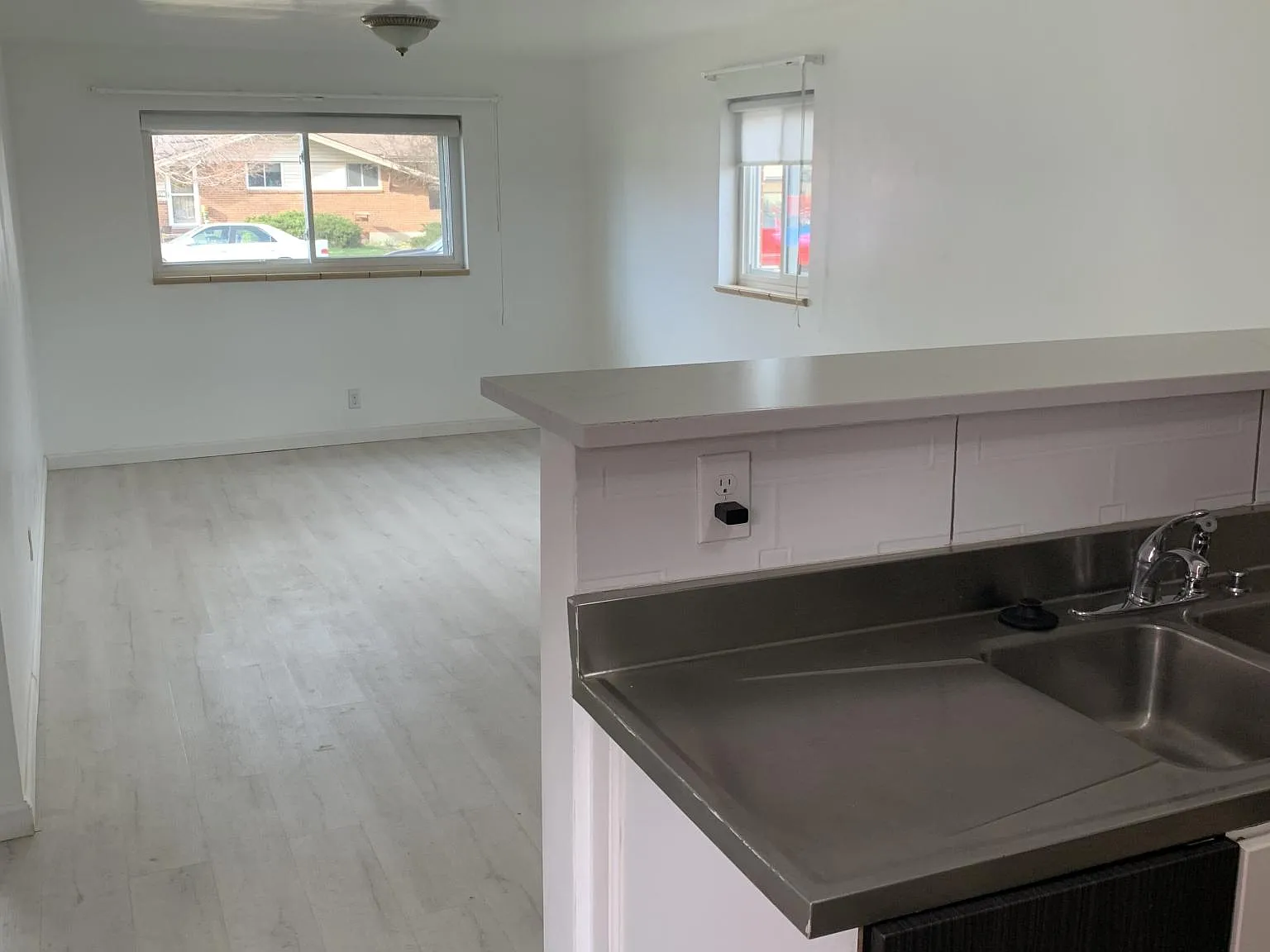 1 bed, 600 sqft, $990 — Photo 2
