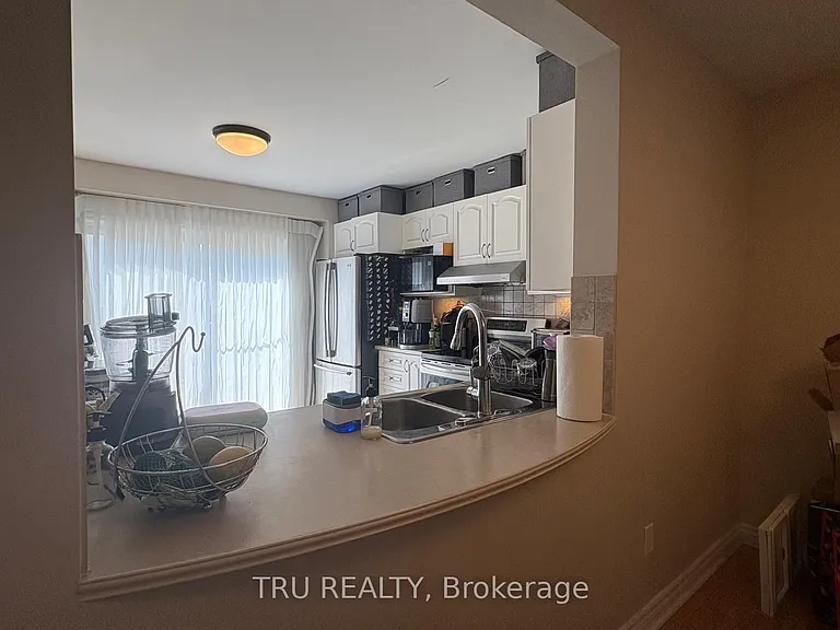 684 Beatrice Dr — Photo 9