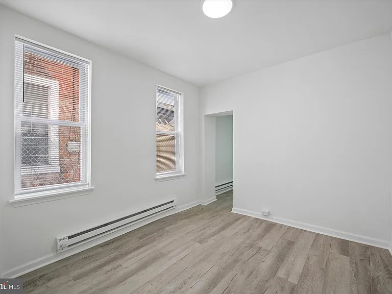 1216 W Firth St — Photo 8