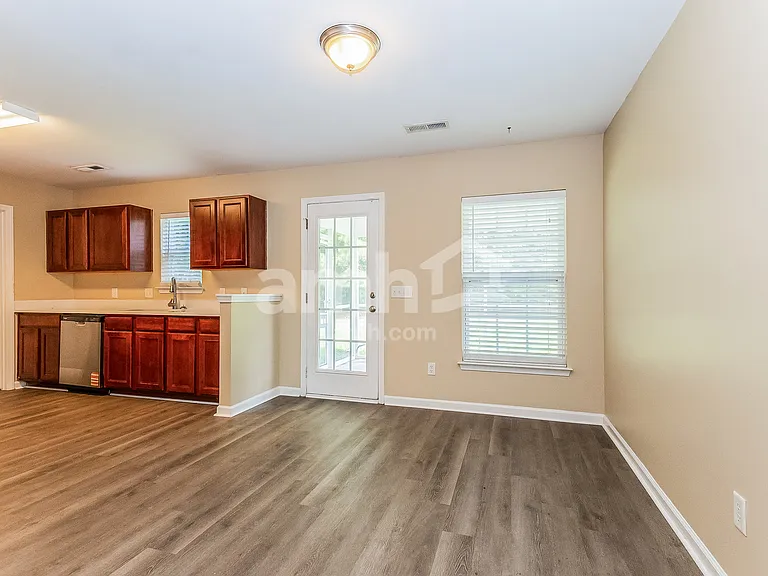 250 Border Rd — Photo 7