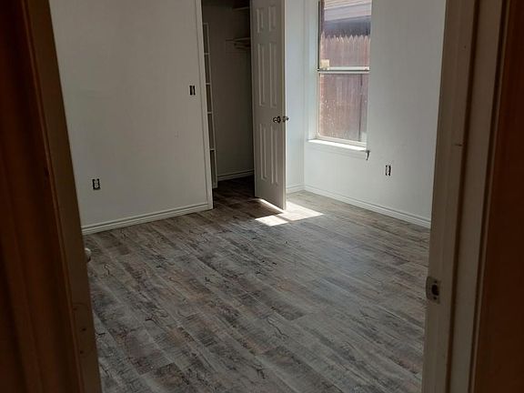 4th image of 904 N Bangor Ave #B