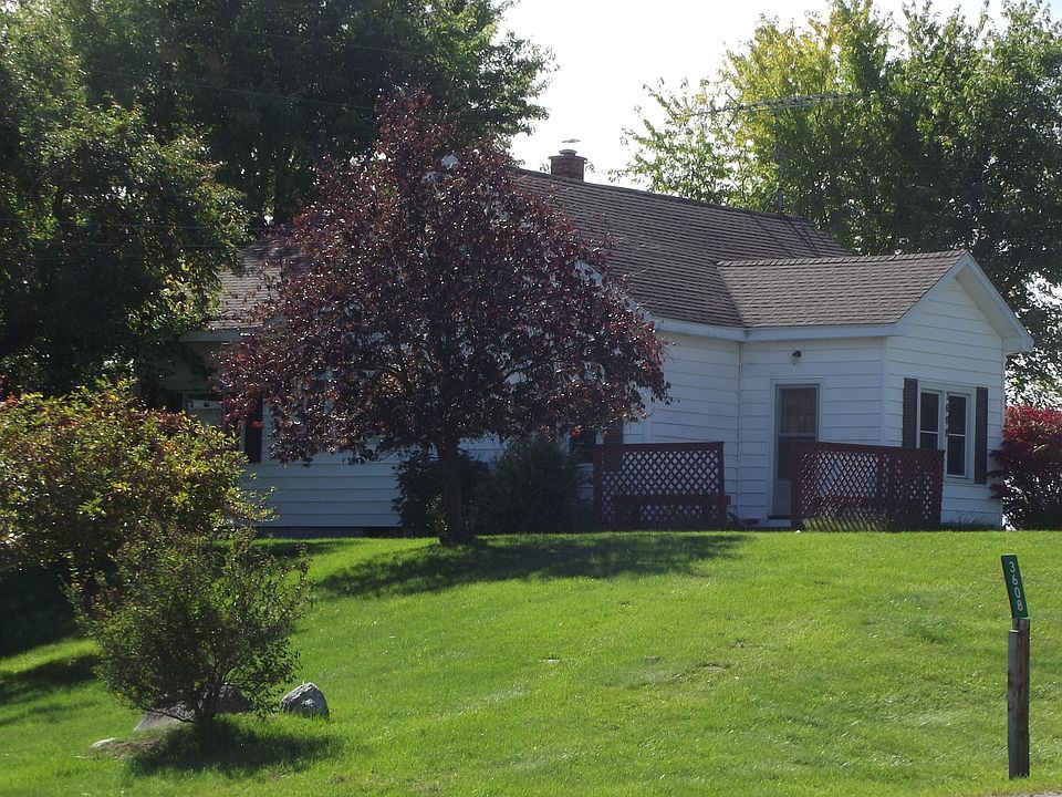 Farmhouse view from front