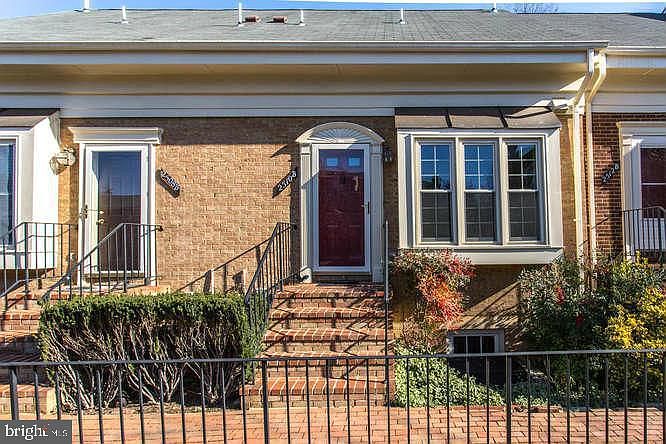 1st image of 2510 Fairfax Dr #4BIII