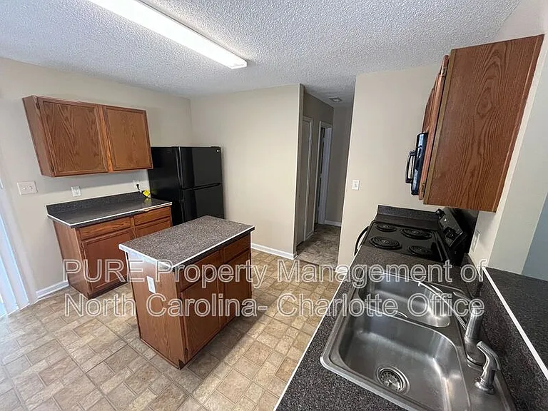 10636 Greatford Ct — Photo 9
