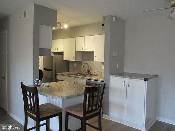 4th image of 5903 Kingsford Rd #L-383