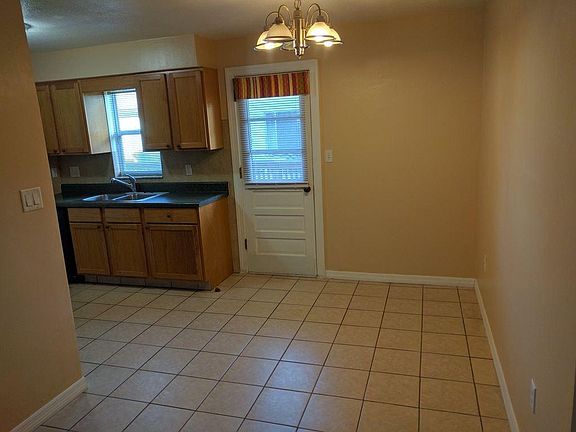 5th image of 3052 Park Ln APT A