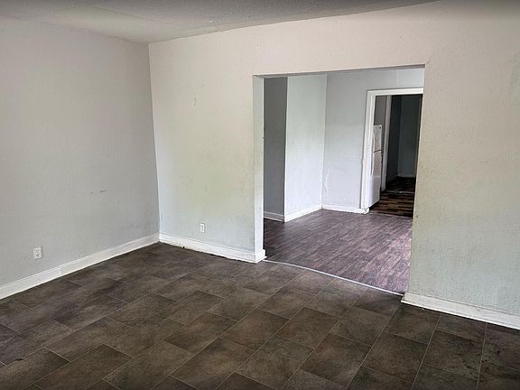 3rd image of 4011 Hooker Rd