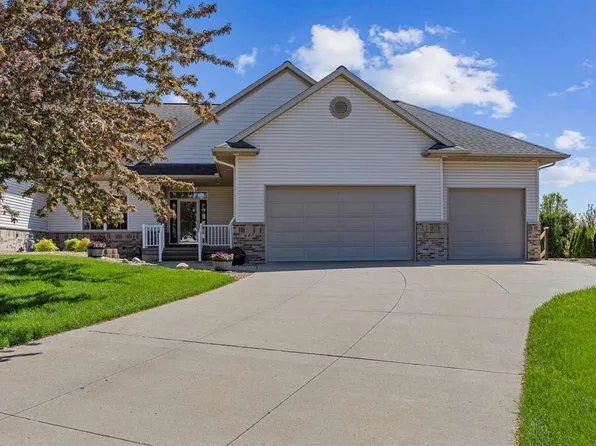 607 Hillview Dr, Fairfax, IA 52228