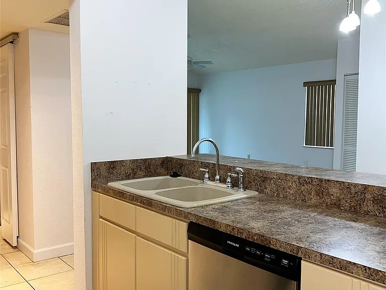2850 N Oakland Forest Dr #215 — Photo 7