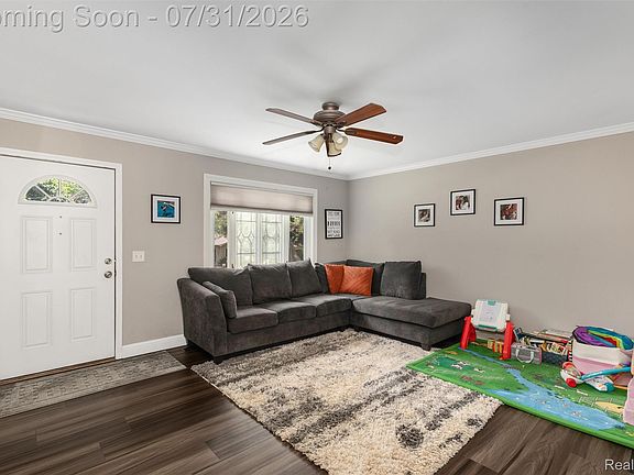 4th image of 8045 Hillandale Dr