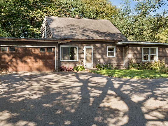 4th image of 2937 Fairview Ave N