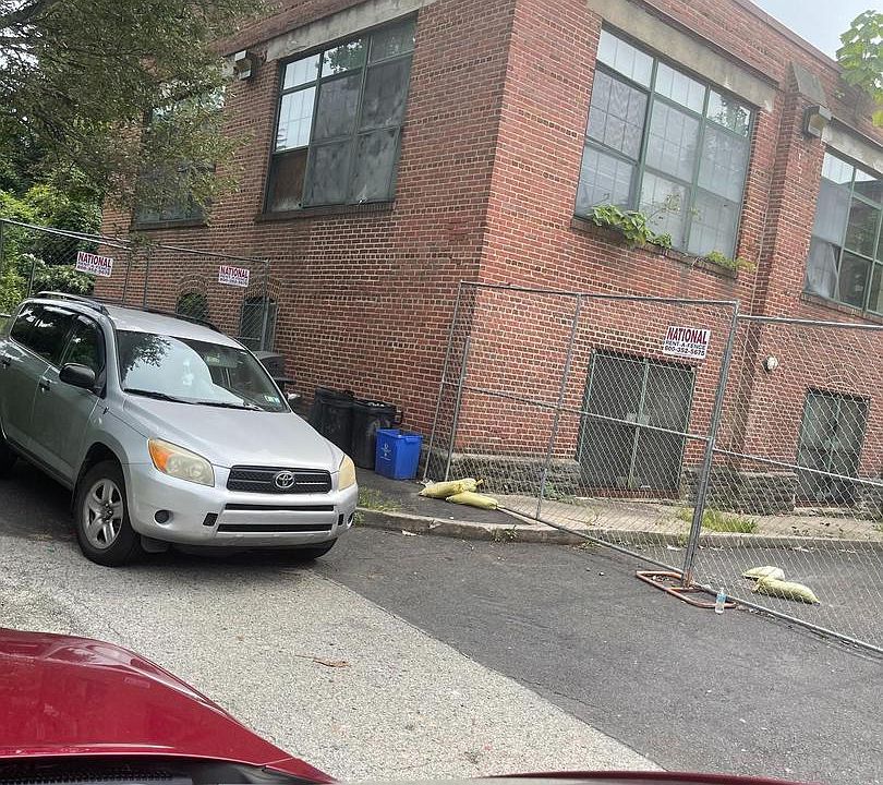 2nd image of 5433 Wakefield St