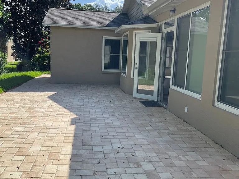 8143 Laurel Green Dr — Photo 14