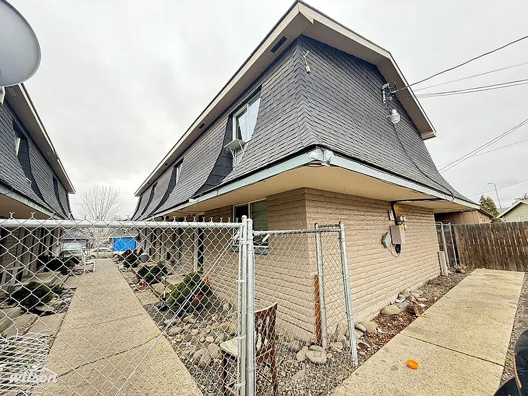 1403-1405 Roosevelt Ave — Photo 10