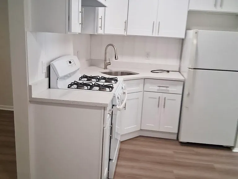 50 Montgomery Ave #1 — Photo 2