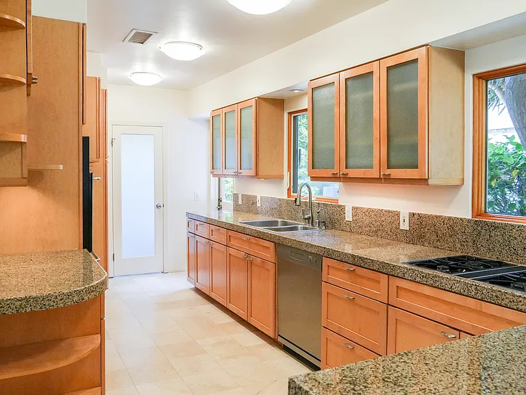 3920 Stansbury Ave — Photo 7