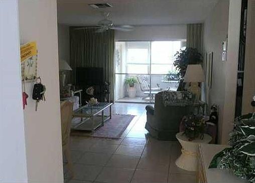 2nd image of 5063 Cresthaven Blvd APT B